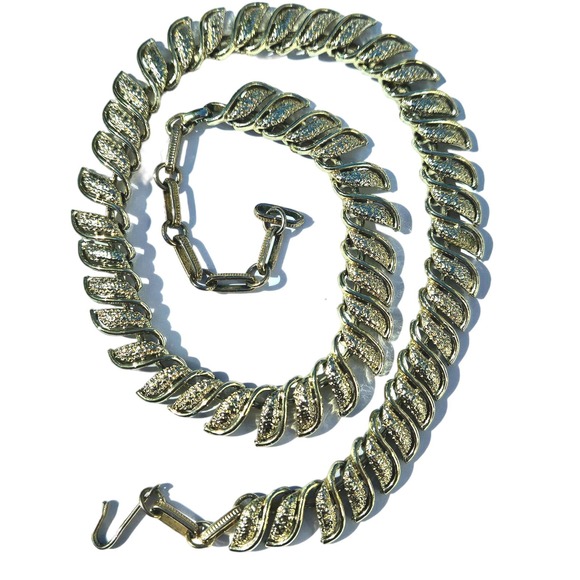 Gilded Glamour: Vintage Coro S-Link Necklace & Leaf Earrings Set - Picture 10 of 14